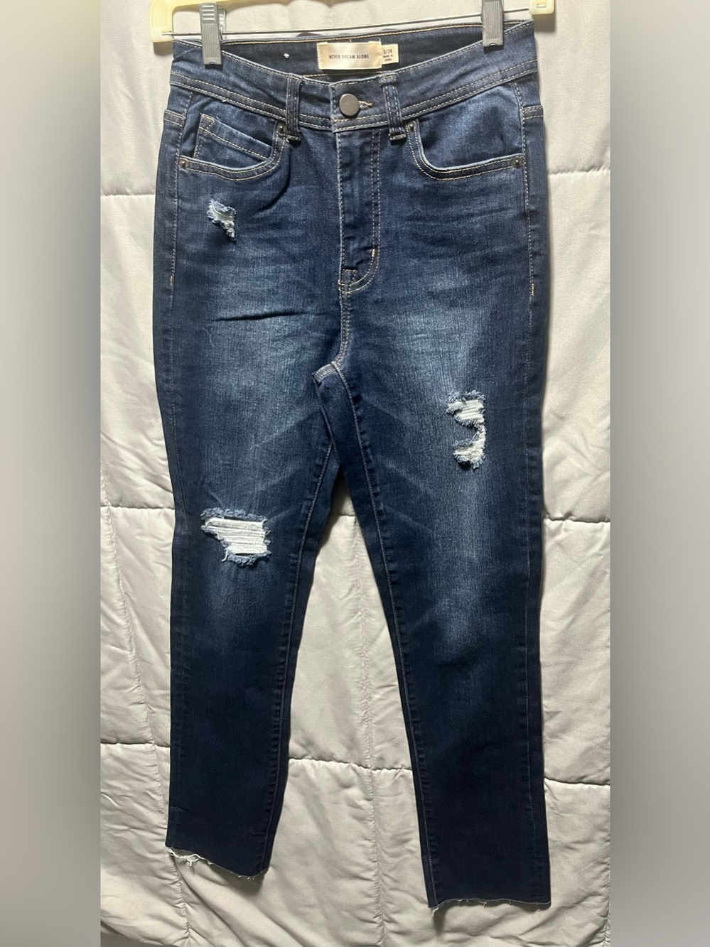 Never Dream Alone Jeans 3 / 26 Slim Leg Distressed